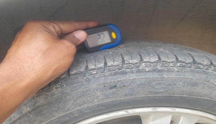 2010 Hyundai i20 MAGNA 1.2, Petrol, Manual, 1,44,194 km, tyre