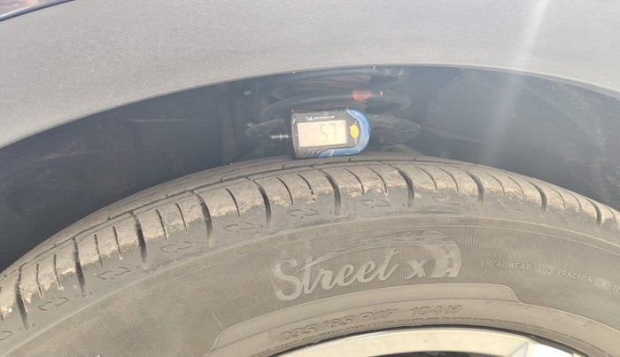 2022 Mahindra XUV700 AX 5 P MT 7 STR, Petrol, Manual, 94,523 km, tyre