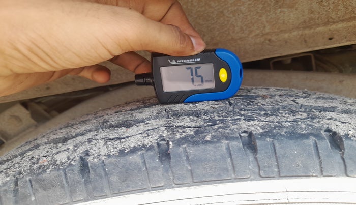2017 Mahindra Bolero POWER PLUS SLX, Diesel, Manual, 2,63,008 km, tyre