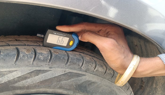 2014 Maruti Swift Dzire VXI, Petrol, Manual, 1,52,783 km, tyre