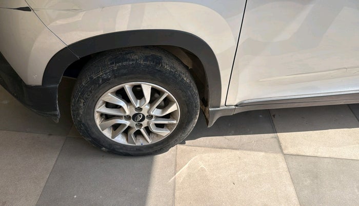 2017 Mahindra Kuv100 K6 6 STR, Petrol, Manual, 39,714 km, tyre