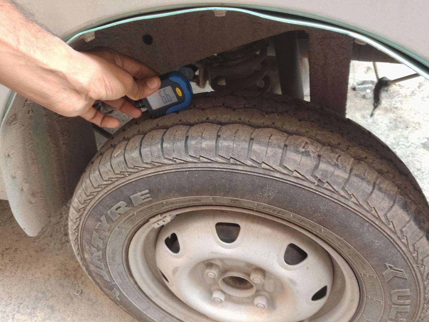 2017 Maruti Eeco 5 STR WITH A/C+HTR CNG, Petrol, Manual, 84,883 km, tyre