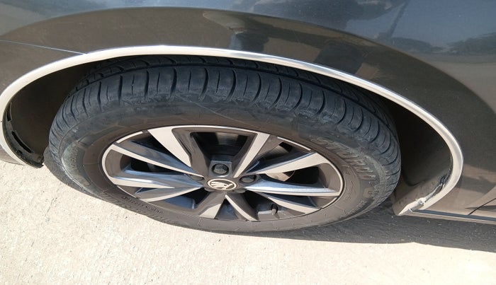 2023 Skoda SLAVIA STYLE 1.0L TSI AT, Petrol, Automatic, 55,804 km, tyre