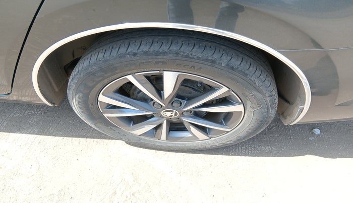 2023 Skoda SLAVIA STYLE 1.0L TSI AT, Petrol, Automatic, 55,804 km, tyre