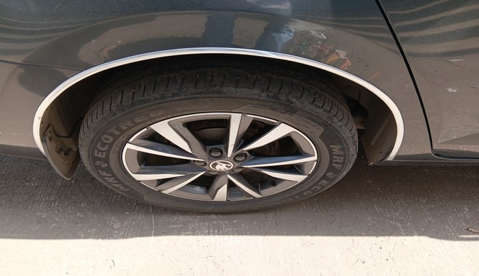 2023 Skoda SLAVIA STYLE 1.0L TSI AT, Petrol, Automatic, 55,804 km, tyre