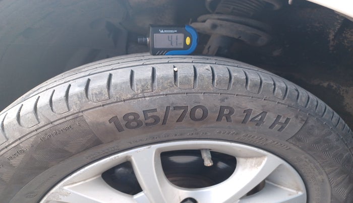 2017 Maruti Swift VXI, Petrol, Manual, 1,67,229 km, tyre