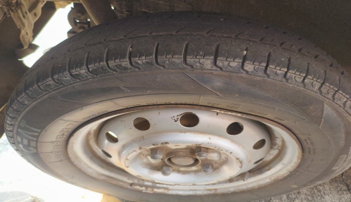 2013 Maruti Wagon R 1.0 LXI CNG, Petrol, Manual, 1,42,802 km, tyre