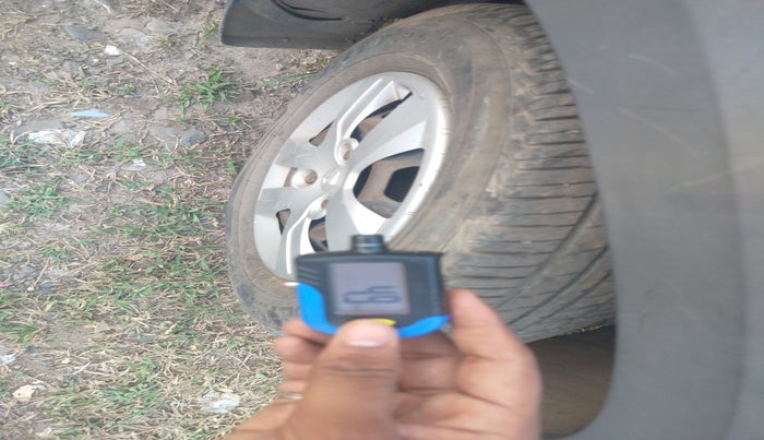 2016 Renault Kwid RXT 0.8, Petrol, Manual, 99,999 km, tyre