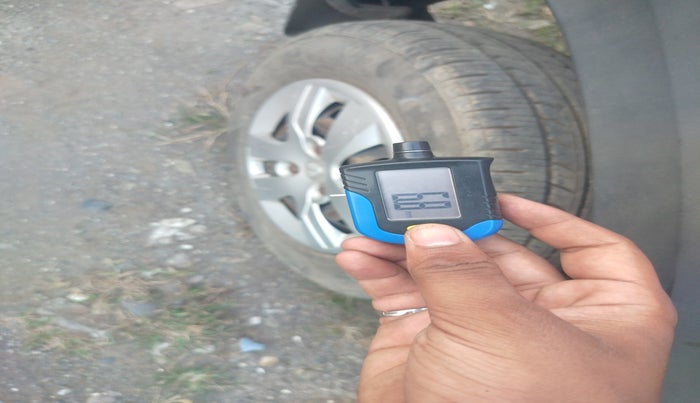 2016 Renault Kwid RXT 0.8, Petrol, Manual, 99,999 km, tyre