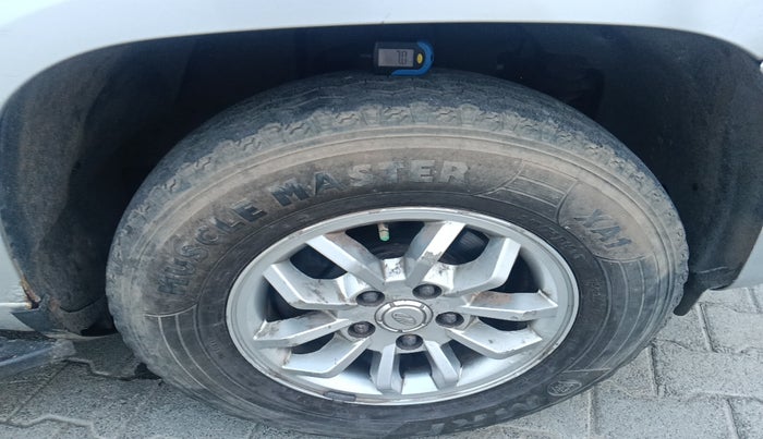 2016 Mahindra TUV300 T8 AMT, Diesel, Automatic, 93,887 km, tyre