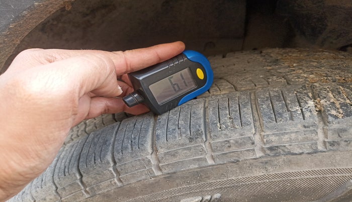 2011 Mahindra XUV500 W6, Diesel, Manual, 1,48,951 km, tyre