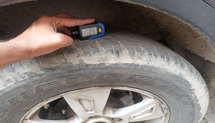 2011 Mahindra XUV500 W6, Diesel, Manual, 1,48,951 km, tyre