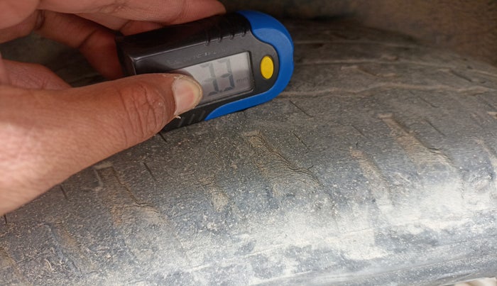 2011 Mahindra XUV500 W6, Diesel, Manual, 1,48,951 km, tyre