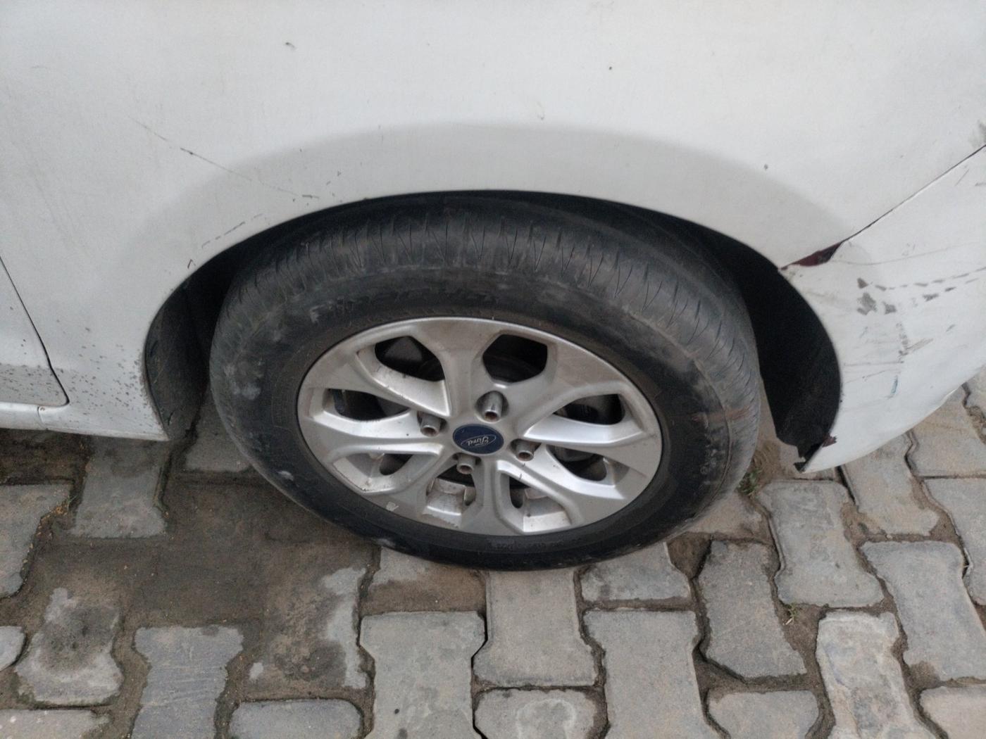 2017 Ford Figo Aspire TITANIUM 1.2 PETROL, Petrol, Manual, 1,06,535 km, tyre