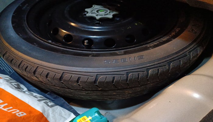 2015 Hyundai Xcent SX 1.2 (O), Petrol, Manual, 1,05,061 km, tyre