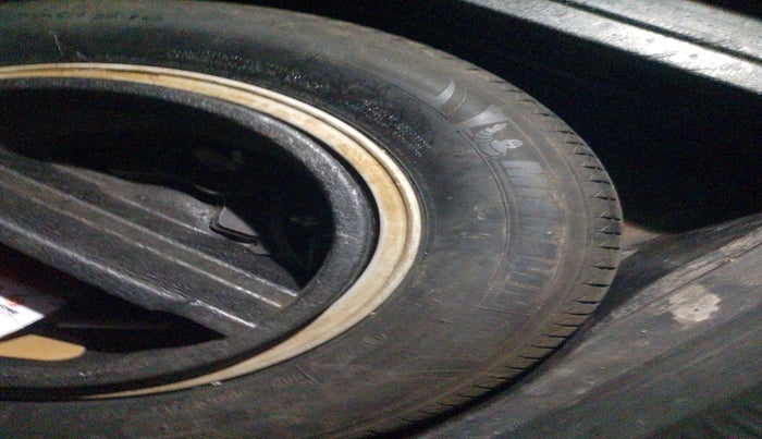 2012 Volkswagen Passat HIGHLINE DSG, Diesel, Automatic, 1,37,410 km, tyre