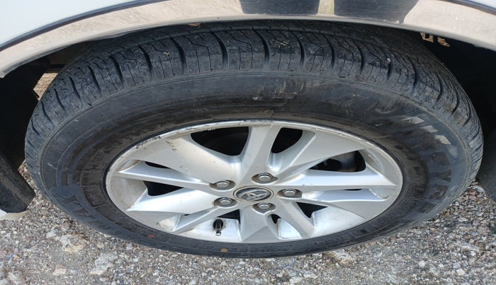 2019 Toyota Innova Crysta 2.4 VX 8 STR, Diesel, Manual, 1,20,437 km, tyre