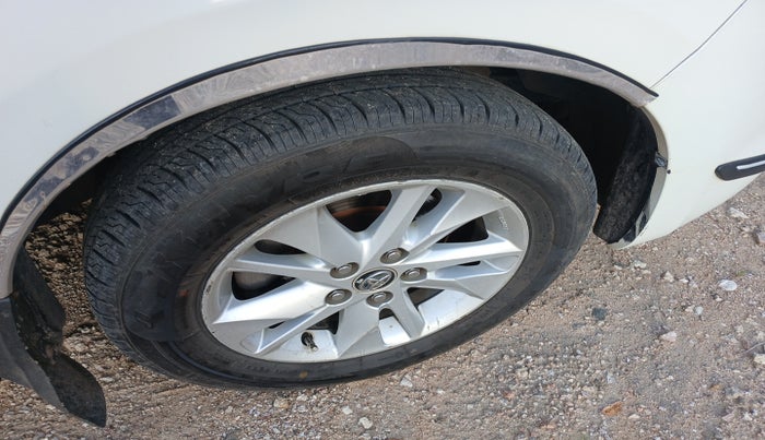 2019 Toyota Innova Crysta 2.4 VX 8 STR, Diesel, Manual, 1,20,437 km, tyre