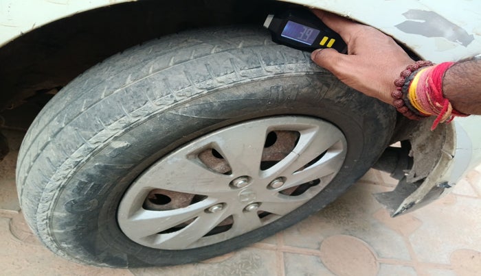 2012 Hyundai i10 SPORTZ 1.2, Petrol, Manual, 1,42,918 km, tyre