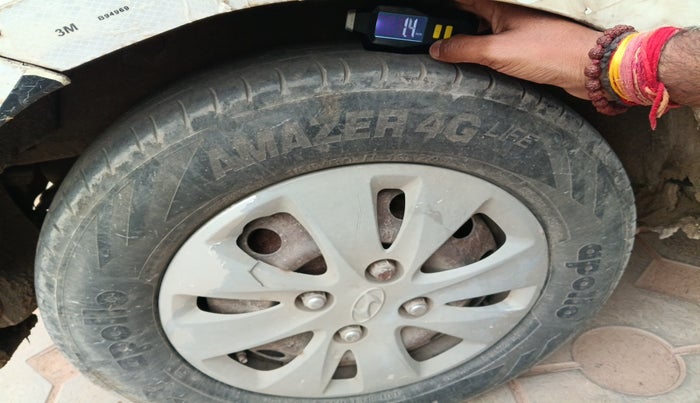 2012 Hyundai i10 SPORTZ 1.2, Petrol, Manual, 1,42,918 km, tyre