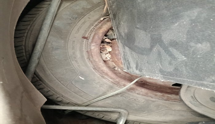 2012 Hyundai i10 SPORTZ 1.2, Petrol, Manual, 1,42,918 km, tyre