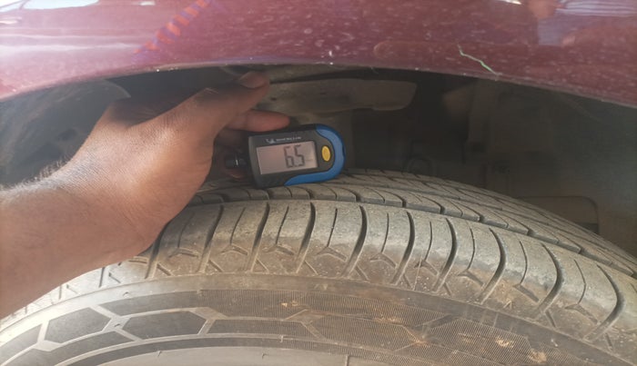 2013 Fiat Grand Punto ACTIVE 1.3, Diesel, Manual, 1,50,904 km, tyre