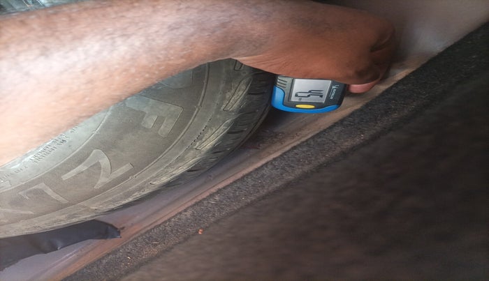 2013 Fiat Grand Punto ACTIVE 1.3, Diesel, Manual, 1,50,904 km, tyre