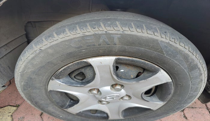 2010 Hyundai Accent GLE, Petrol, Manual, 1,53,526 km, tyre