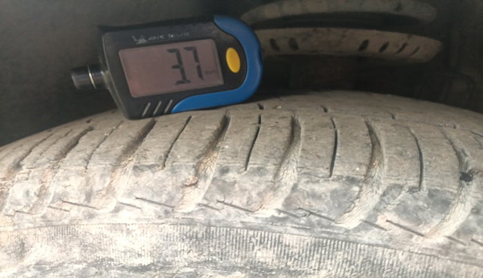 2012 Volkswagen Polo COMFORTLINE 1.2L, Diesel, Manual, 1,25,029 km, tyre