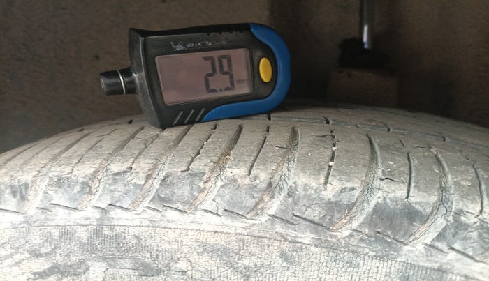 2012 Volkswagen Polo COMFORTLINE 1.2L, Diesel, Manual, 1,25,029 km, tyre