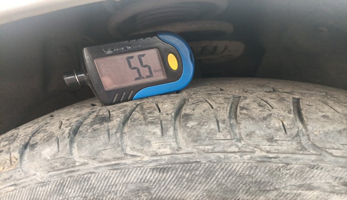 2012 Volkswagen Polo COMFORTLINE 1.2L, Diesel, Manual, 1,25,029 km, tyre