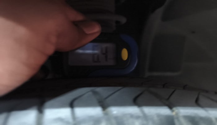 2019 Renault Kwid RXT 1.0 AMT (O), Petrol, Automatic, 13,837 km, tyre