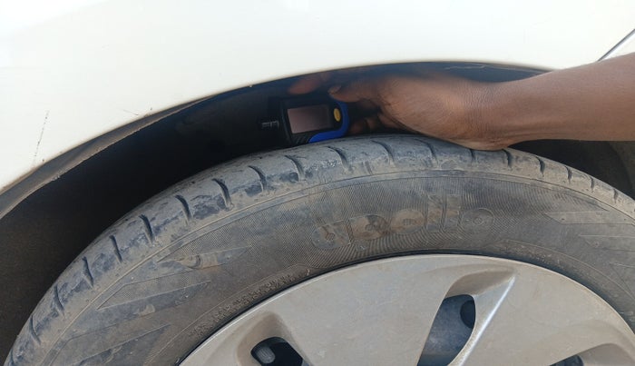 2016 Maruti Celerio VXI AMT, Petrol, Automatic, 1,06,172 km, tyre