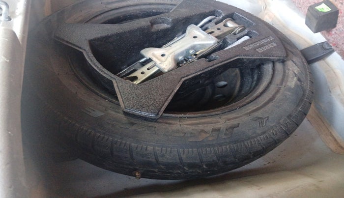 2016 Maruti Celerio VXI AMT, Petrol, Automatic, 1,06,172 km, tyre