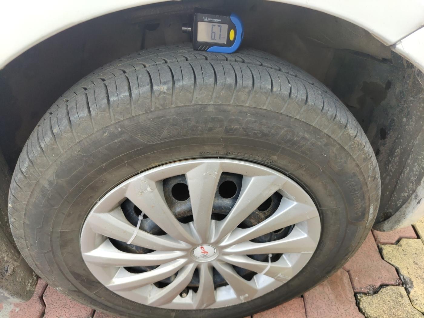 2011 Maruti Swift Dzire LDI, Diesel, Manual, 82,942 km, tyre