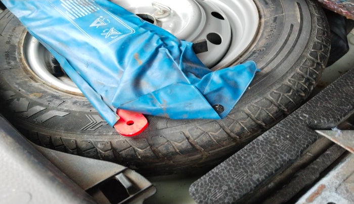 2012 Maruti Wagon R 1.0 LXI, Petrol, Manual, 79,753 km, tyre