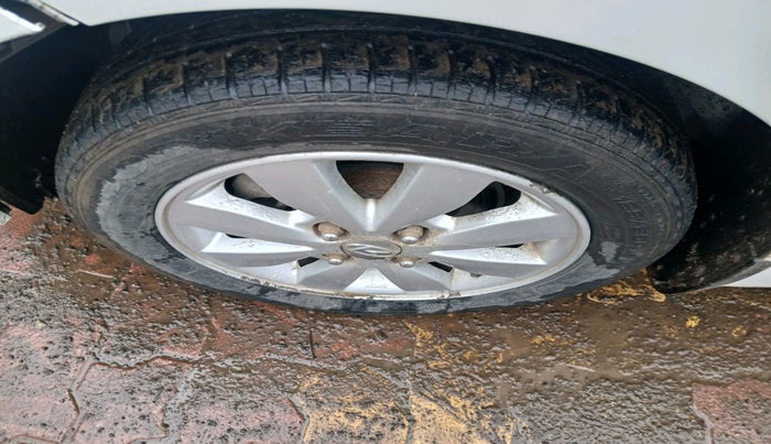 2015 Hyundai Xcent S (O) 1.2, Petrol, Manual, 23,952 km, tyre