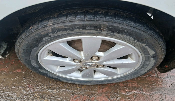 2015 Hyundai Xcent S (O) 1.2, Petrol, Manual, 23,952 km, tyre