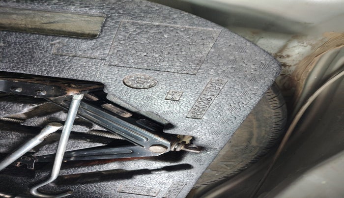 2011 Chevrolet Beat LS PETROL, Petrol, Manual, 81,590 km, tyre