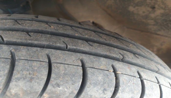 2010 Maruti Alto LXI, Petrol, Manual, 59,421 km, tyre