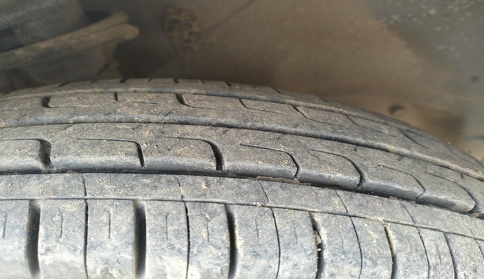 2010 Maruti Alto LXI, Petrol, Manual, 59,421 km, tyre