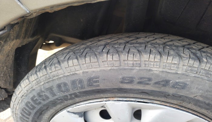 2018 Maruti Swift LXI, Petrol, Manual, 1,07,236 km, tyre