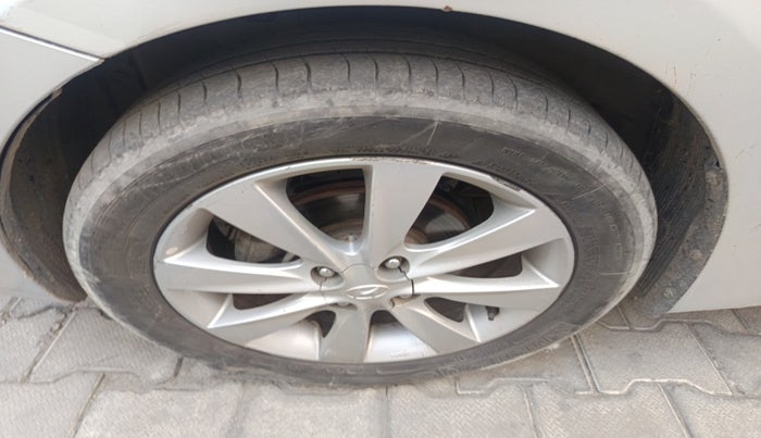 2013 Hyundai Verna FLUIDIC 1.6 CRDI SX, Diesel, Manual, 1,19,360 km, tyre