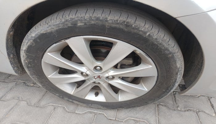 2013 Hyundai Verna FLUIDIC 1.6 CRDI SX, Diesel, Manual, 1,19,360 km, tyre