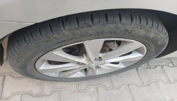 2013 Hyundai Verna FLUIDIC 1.6 CRDI SX, Diesel, Manual, 1,19,360 km, tyre