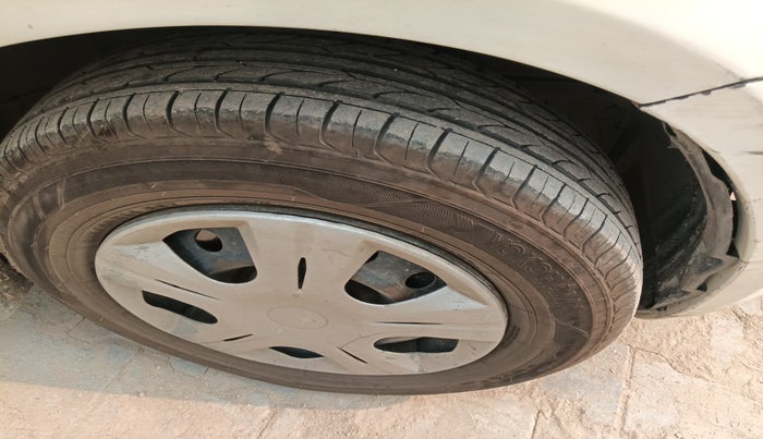 2013 Maruti Swift VXI, Petrol, Manual, 1,94,350 km, tyre