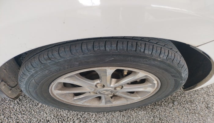 2015 Hyundai Grand i10 ASTA (O) 1.2 KAPPA VTVT, Petrol, Manual, 1,07,669 km, tyre