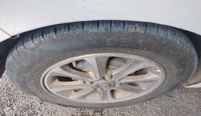 2015 Hyundai Grand i10 ASTA (O) 1.2 KAPPA VTVT, Petrol, Manual, 1,07,669 km, tyre