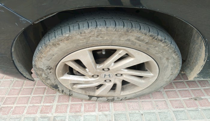 2015 Honda Jazz 1.2L I-VTEC V, Petrol, Manual, 1,00,063 km, tyre