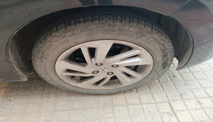 2015 Honda Jazz 1.2L I-VTEC V, Petrol, Manual, 1,00,063 km, tyre